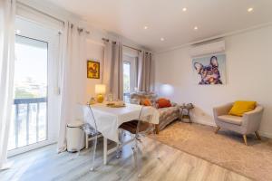 Elegant 2 Bedrooms Apartment with Balconies in Lisbon