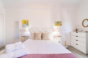 Elegant 2 Bedrooms Apartment with Balconies in Lisbon