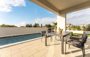 Gorgeous Home In Zaton