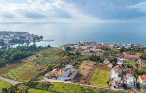 Gorgeous Home In Zaton