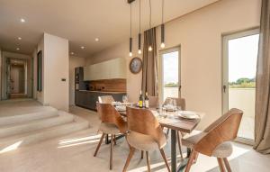 Gorgeous Home In Zaton