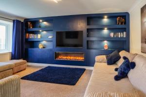 Spacious 4 Bed House - Sleeps 8