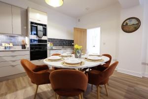 2 Bed, Sleeps 8 Ledbury High Street