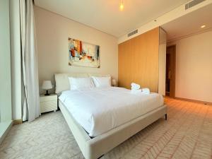 Center to Burj Khalifa I Brand New I High End