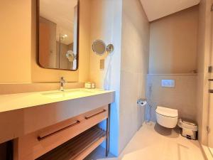 Center to Burj Khalifa I Brand New I High End