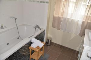 luxueuse villa -Parking- piscine -espace de jeux- avec 6 suites avec SDB