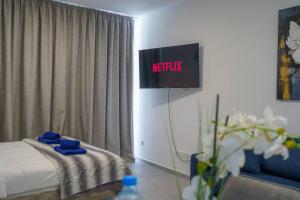 Seaview Suite49 steps to Mackenzie Beach Larnaca