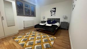 Stunning 5 Bedroom Apartment in Mill Hill Broadway with parking