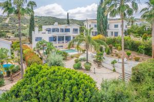Seaview Villa Selenia pool & jacuzzi in Neo Chorio