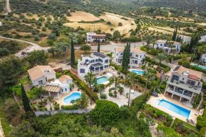 Seaview Villa Selenia pool & jacuzzi in Neo Chorio