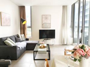 Great view apt in heart of green square(city)