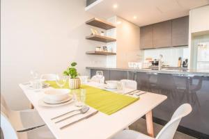 Great view apt in heart of green square(city)