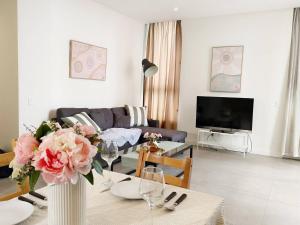 Great view apt in heart of green square(city)