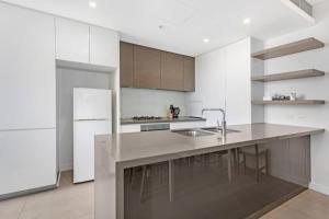 Great view apt in heart of green square(city)