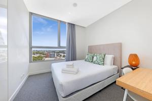 Great view apt in heart of green square(city)