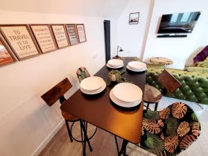 Perfect Base for Work or Leisure Unique Two-Bed