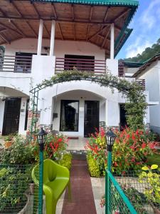 Just naturals - Pauls cottage