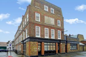 Chiswick 2BR Flat Patio Free Parking