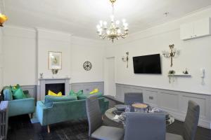 Chiswick 2BR Flat Patio Free Parking