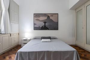 Apto 4Q grande, bem localizado!