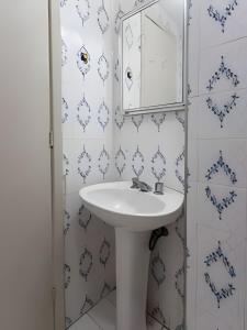 Apto 4Q grande, bem localizado!