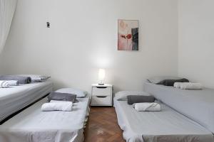 Apto 4Q grande, bem localizado!