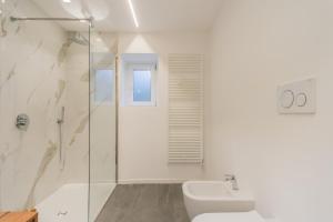 Villa Regina Retreat with Pool Lake View by Rent All Como img16