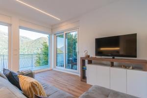 Villa Regina Retreat with Pool Lake View by Rent All Como img22