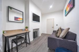 Entire Cardiff townhouse for groups & families