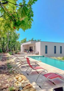 Contemporary Villa With Pool In Céreste-En-Luberon