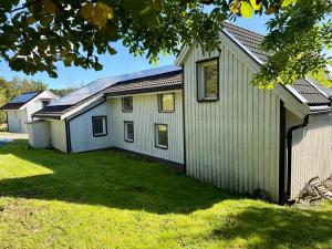 Workers Peaceful Apartment - 4 BR - 1 Bath - Volvo - Parking