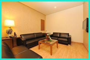 Hotel Royal LV Premium Near Varanasi Junction Railway Station And Shree Vishwanath Temple - Free Wifi - Parking and Room Service - Fully Air Conditioning Rooms- Best Family Stay Hotel In Varanasi