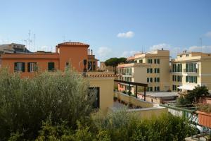 Bright apartment with balcony near Metro A