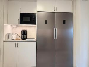 Workers Apartment - 3 BR - 7 Beds - TV in each room - Parking