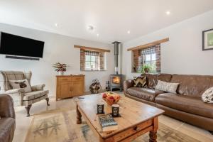 3 Bed in Llanddarog oc-p30291