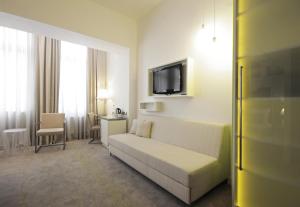 Superior Double or Twin Room room in Pure White