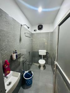 Jr Homestay 1 rk tv room