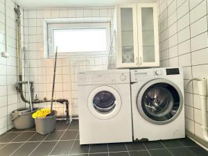 Workers Flat - 2 Beds - Free Parking - Near Volvo