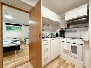 Workers Flat - 2 Beds - Free Parking - Near Volvo