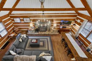 Riverfront w Hot Tub Game Room Fire Pit & More