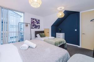 Stylish House in Manchester with Pool Table