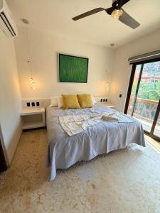 Penthouse private pool 1 block from beach 3 bedroom