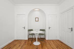 2 Bedrooms Apartment Close to Central London