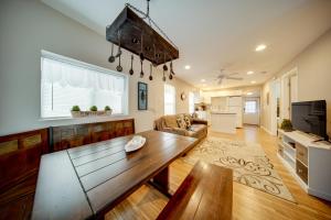 GOTL Strip Cottage, Close to SPIRE