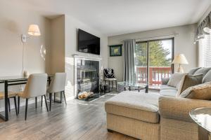 Walk to Mt Snow Ski Shuttle! Condo with Resort Perks