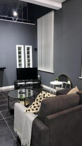 OnSiteStays - Cozy & Modern Flat in Highcroft Hall