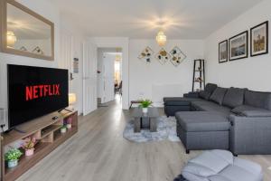 3Bed 6PP Contractors Insurance Relocators NHS Staff Canterbury Accommodation Private Parking WiFi Netflix