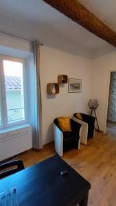 Cannes Suquet apartment, living room and bedroom