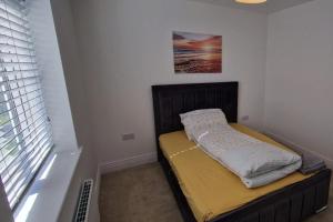 Peterborough - House - Sleeps 8 - Parking - Garden