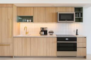 Luxury 3BR Apt with Epic Biscayne Bay Views